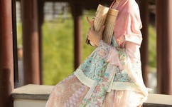 美女模特直播丰胸全程